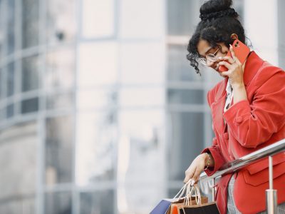 woman-glasses-mobile-phone-web